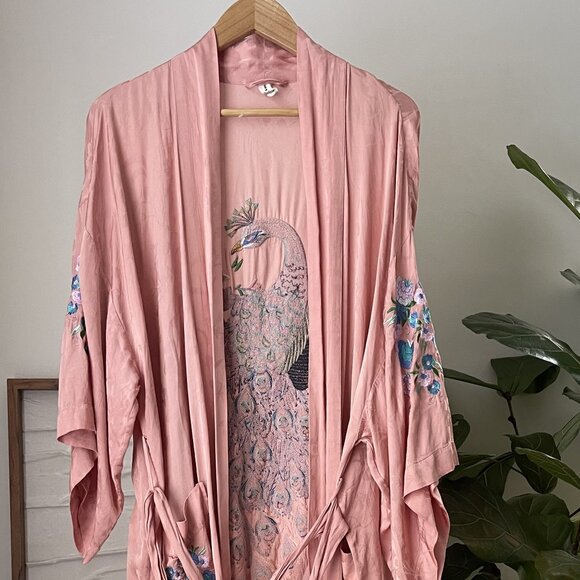 Women's Nuuly x SPELL Pink Embroidered Peacock Silky Robe Size S/M Small Medium - Picture 5 of 12